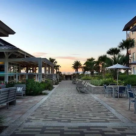 Stunning Views!!-Oceanfront Villa-Heated Pool-Private Balcony-Tiki Bar-Walk To Coligny Plaza